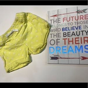 🎄🎄6 month Carters shorts Read bundled 5 for$25
